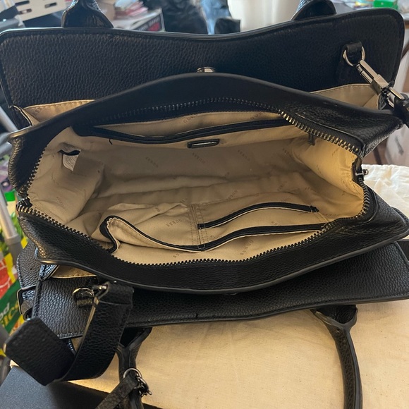 Small Guess tote - Picture 2 of 2